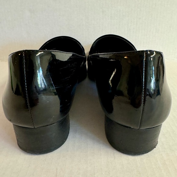 Tahari Looker Loafer- Black classic patent leather loafer with tassle.Size 10.5 - Picture 3 of 8